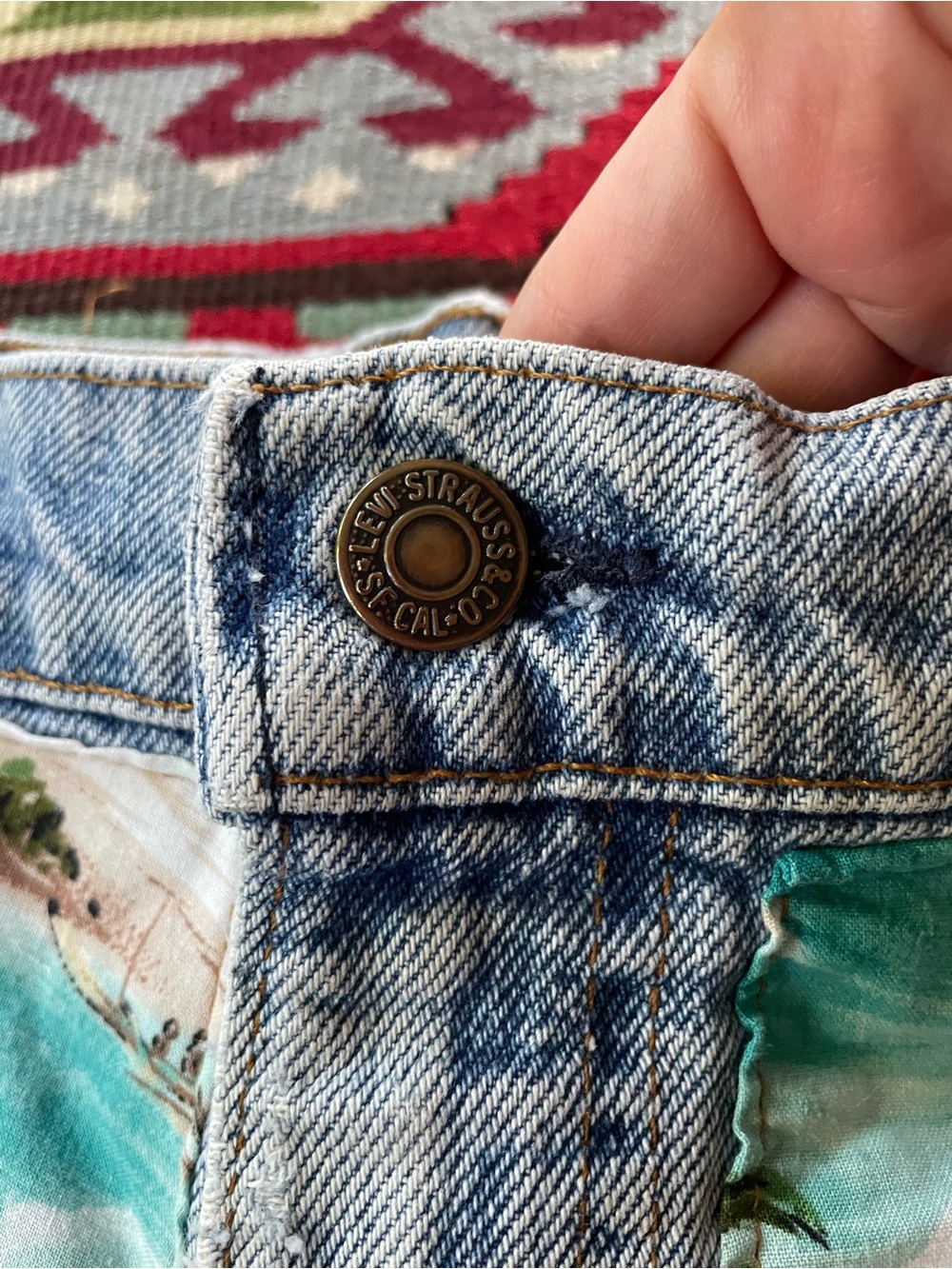 Vintage Levi’s Hawaii distressed shorts - Picture 5 of 9